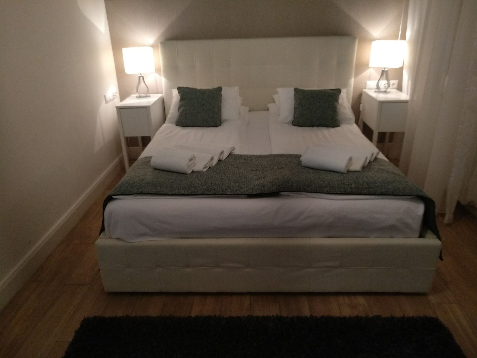 Kóser Piac Kosher Shop Kosher Bakery Budapest • Kosher Traveling