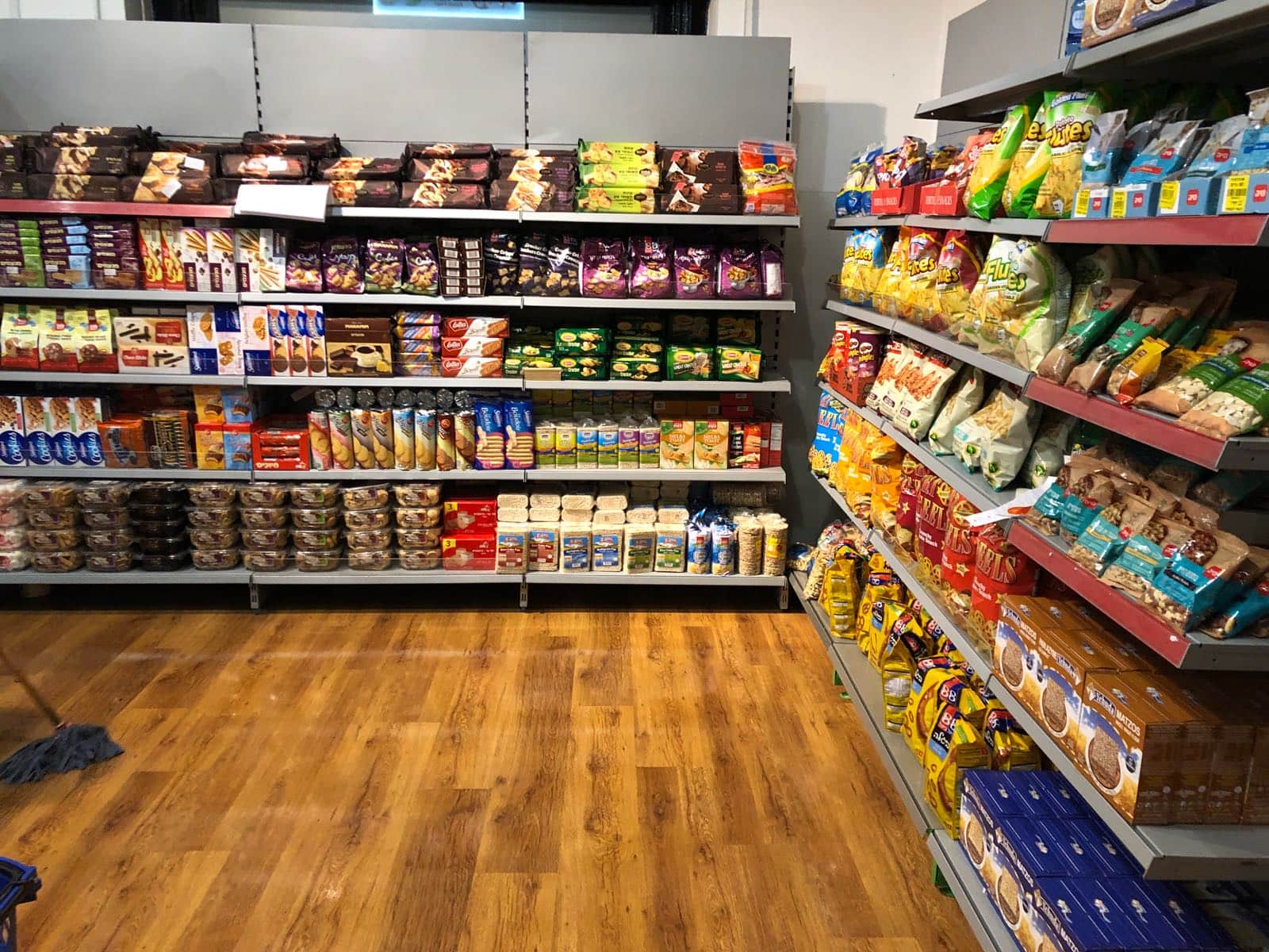 Kóser Piac Kosher Shop Kosher Bakery Budapest • Kosher Traveling